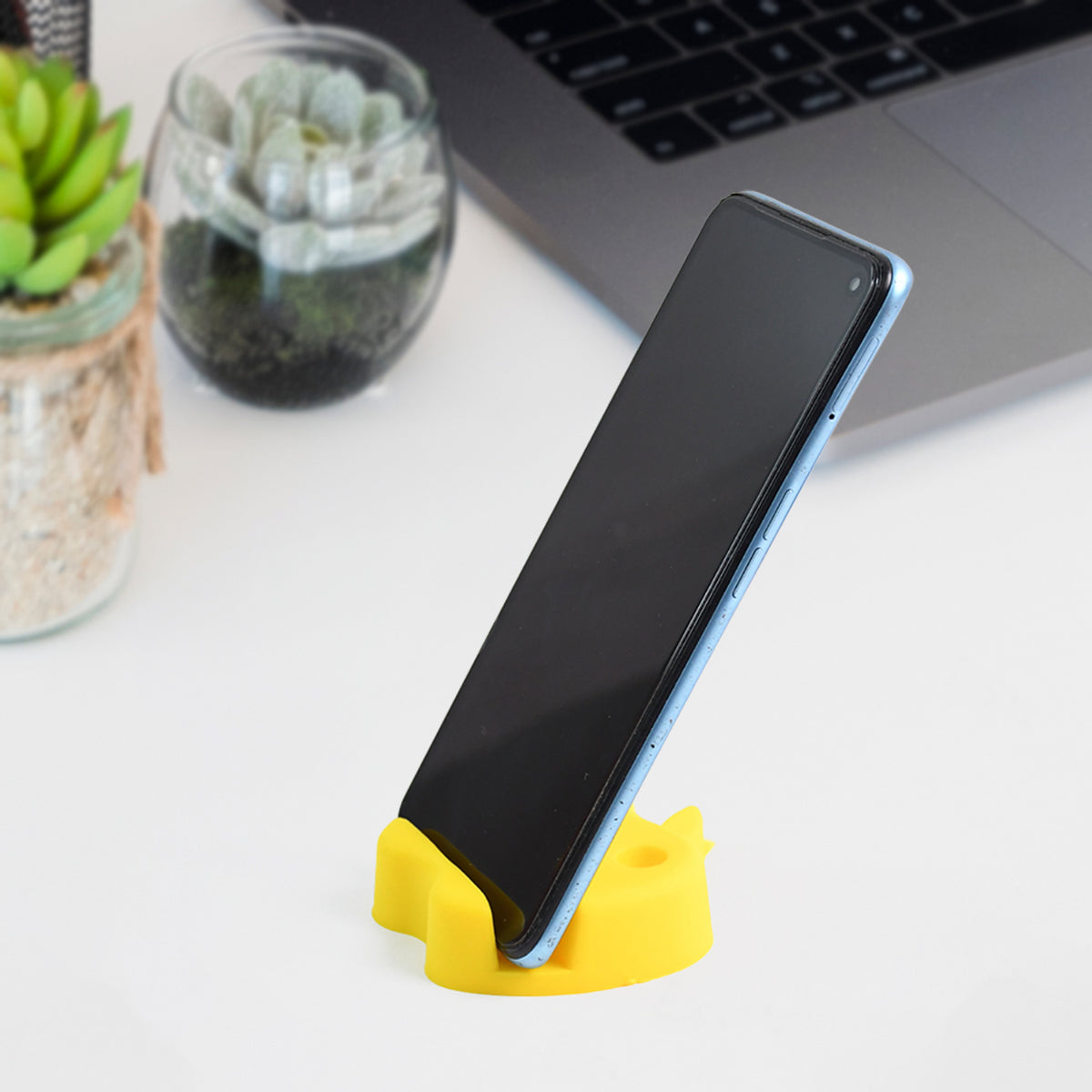Multi-functional Apple-shaped Plastic Mobile Stand With Pen Holder (1 Pc Mix Color)