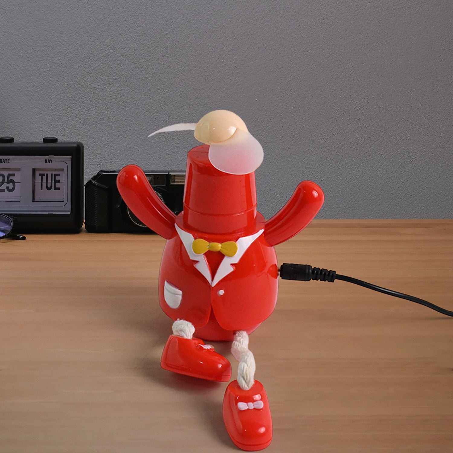 Portable USB cartoon mini fan with kitty face and red costume