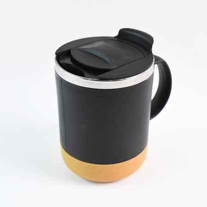 Ergonomic handle insulated coffee mug for comfortable grip on commute