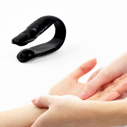 Person wearing LI4 Acupressure Clip to reduce migraine pain