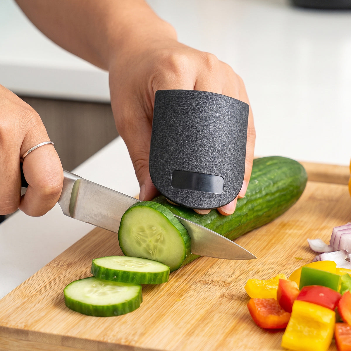 Finger Guard Protector Kitchen Cutting Chopping Safety Tool Mixed Color (1 Pc)